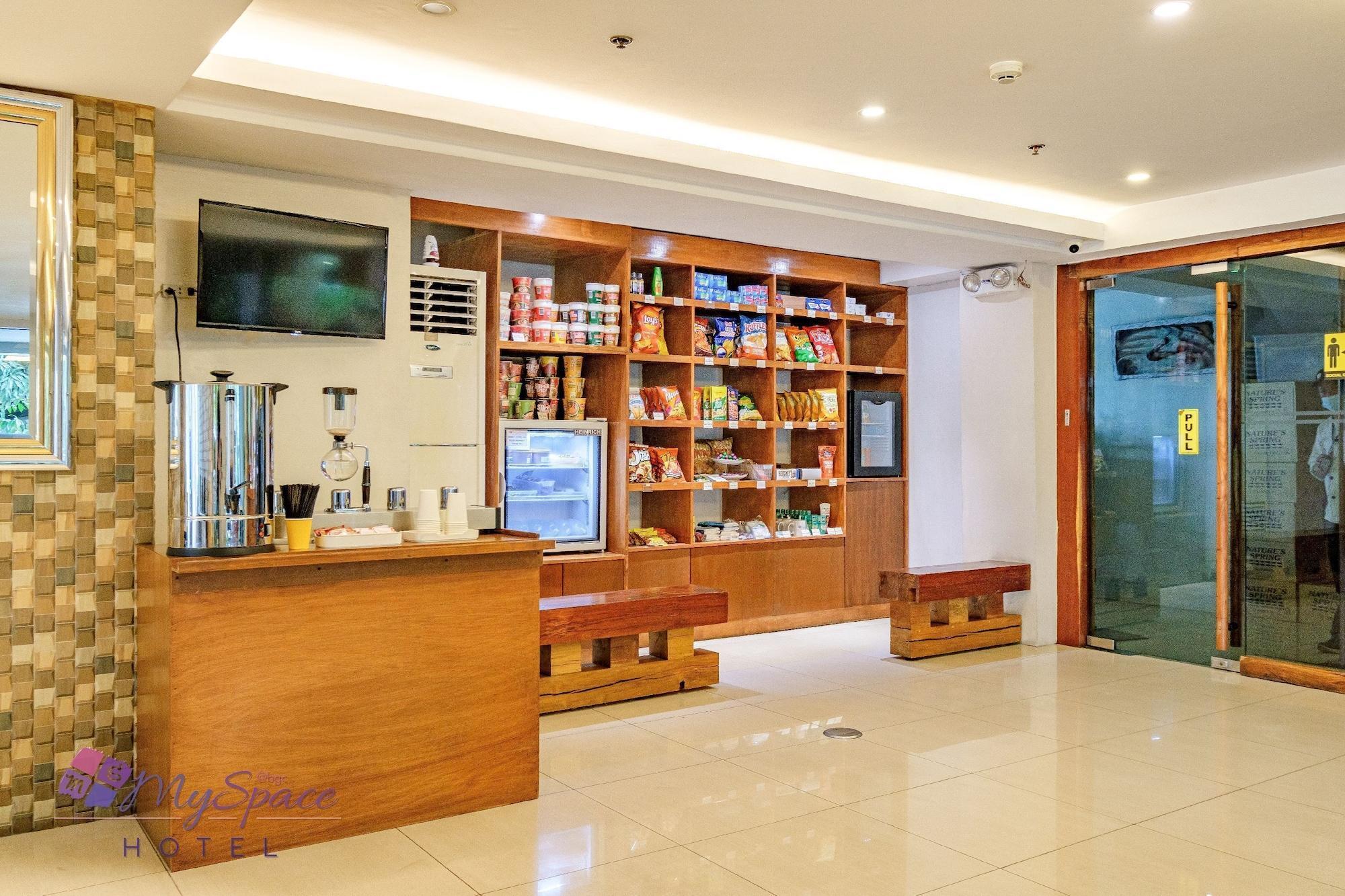 Myspace Hotel @Bgc Pasig City Buitenkant foto