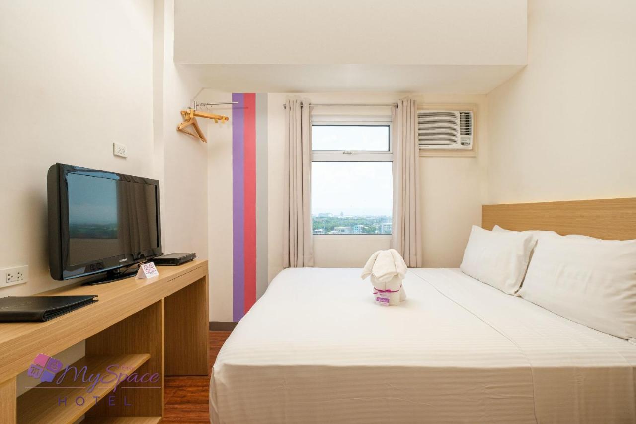 Myspace Hotel @Bgc Pasig City Buitenkant foto