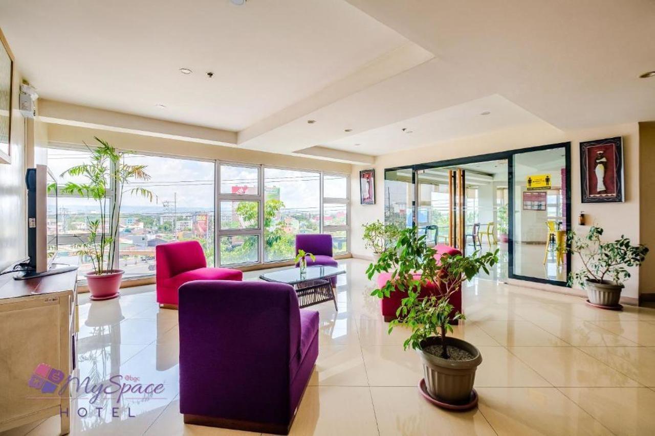 Myspace Hotel @Bgc Pasig City Buitenkant foto
